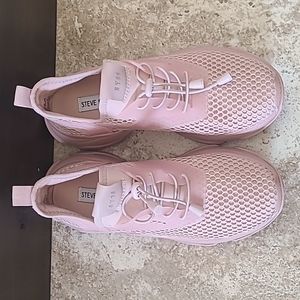 Size 9 Steve Madden PINK shoes. NWOT